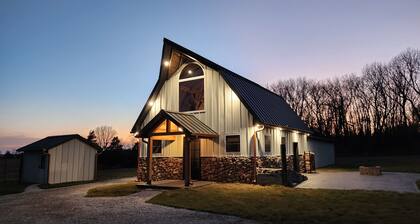 The Barn at Reed | Hot Tub + Horse Friendly