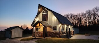 The Barn at Reed | Hot Tub + Horse Friendly
