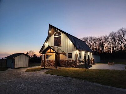 The Barn at Reed | Hot Tub + Horse Friendly