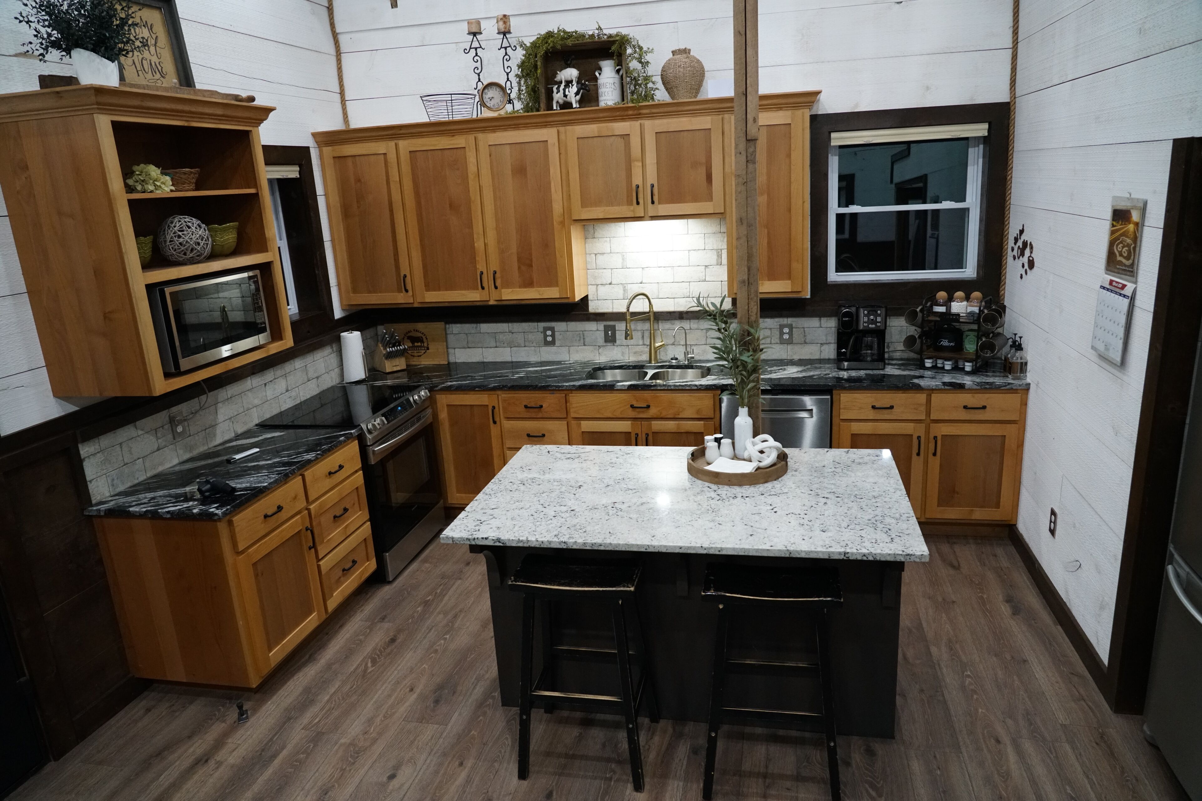 Geladeira, micro-ondas, fogão, cooktop