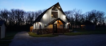 The Barn at Reed | Hot Tub + Horse Friendly
