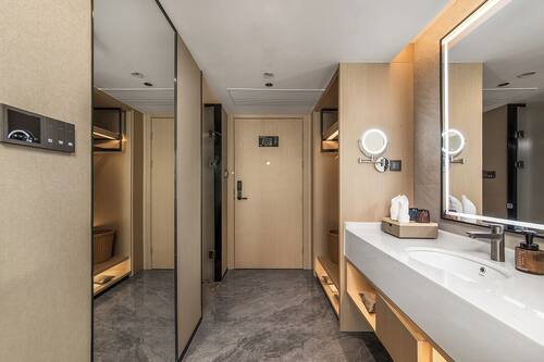 Comfort Twin Room | Bathroom | Free toiletries, hair dryer, slippers, towels