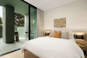 1 bedroom, iron/ironing board, WiFi, bed sheets - Stylish CBD Stay | Parking, Courtyard, Walk Everywhere (Newcastle)