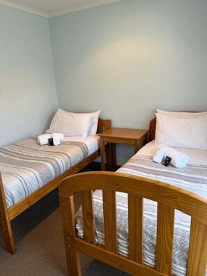 4 bedrooms, iron/ironing board, WiFi, bed sheets