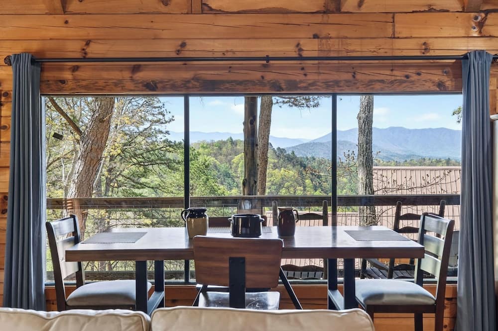 Elianah's Cabin by Avantstay Hot Tub + Mtn Views + Fire Pit + Wraparound Deck 7 Min to Townsend - Little Cove