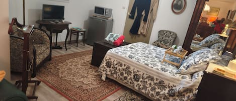 1 dormitorio, tabla de planchar con plancha, wifi y ropa de cama