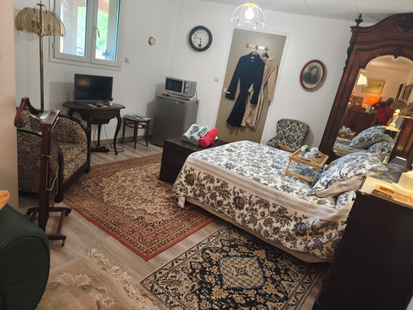 1 chambre, fer et planche Ă repasser, Wi-Fi, draps fournis