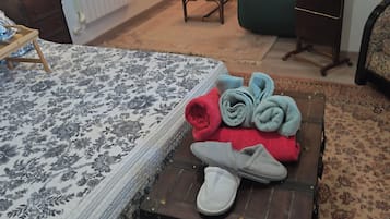 1 chambre, fer et planche Ă repasser, Wi-Fi, draps fournis