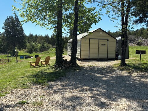 Cozy 1-bedroom cabin in wonderful Leadwood with AC