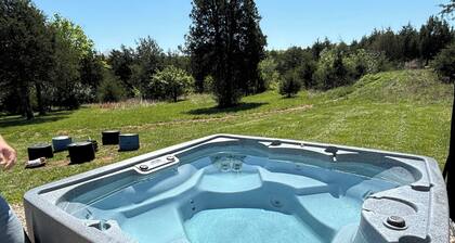 Cozy 1-bedroom cabin in wonderful Leadwood with AC