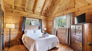 Interior - Jack's Cabin by Avantstay Private Hot Tub + Fire Pit + Mountain Views Near Smokies (Townsend)