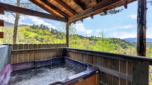 Interior - Jack's Cabin by Avantstay Private Hot Tub + Fire Pit + Mountain Views Near Smokies (Townsend)
