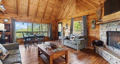 Jack's Cabin by Avantstay Private Hot Tub + Fire Pit + Mountain Views Near Smokies