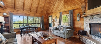 Jack's Cabin by Avantstay Private Hot Tub + Fire Pit + Mountain Views Near Smokies