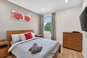 2 slaapkamers, een strijkplank/strijkijzer, wifi, beddengoed
