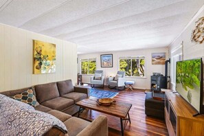 TV, offices - 2BR Coastal Retreat | Fenced Yard | Fire Pit (Grayland)