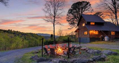 Isaiah's Cabin by Avantstay Private Hot Tub + Fire Pit + Mountain Views Near Smokies + Townsend