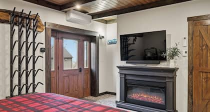 Sunbird Lodge by Avantstay Gated Community + Indoor Pool Access + Fitness Center + Tennis Court