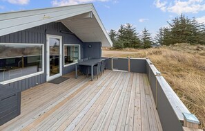 Outdoor dining - Gorgeous home in Hvide Sande with sauna (Hvide Sande)