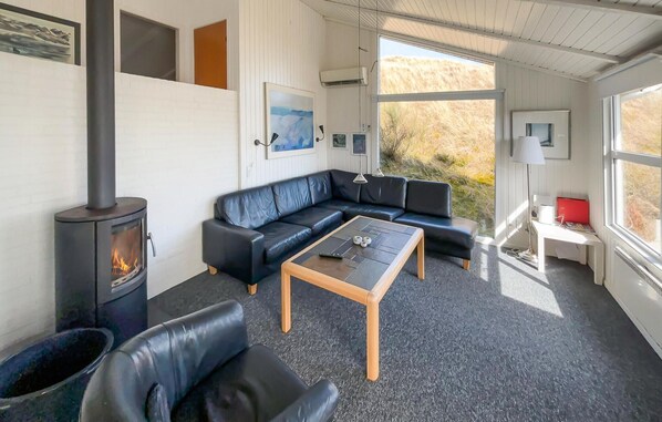 TV, fireplace - Pet friendly home in Hvide Sande with sauna (Hvide Sande)