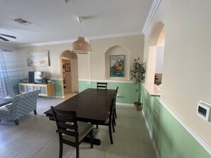 Dining - Family Condo Near Disney | Water Park & Pool (Kissimmee)
