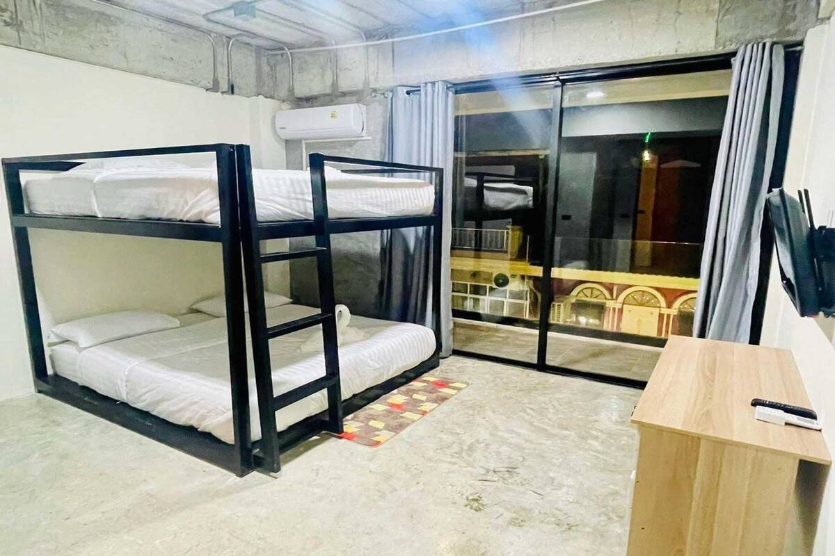 واي فاي مجانًا وملاءات أسرّة