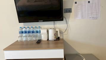 Shared Dormitory, Men only