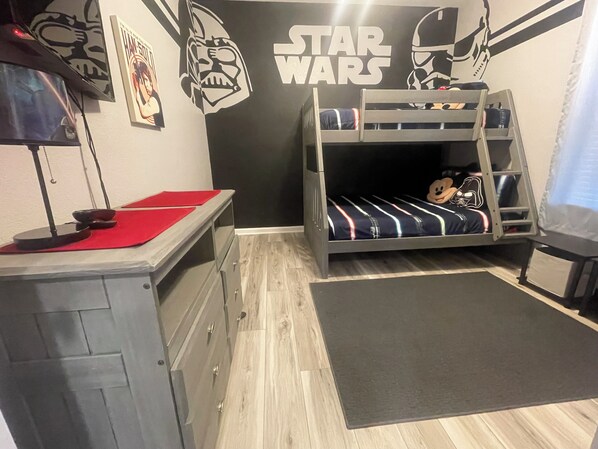 A Star Wars-themed room with bunk beds, a desk, and Star Wars posters. - Modern 3 Bedroom Apartment In Windsor Hills Resort (Kissimmee)