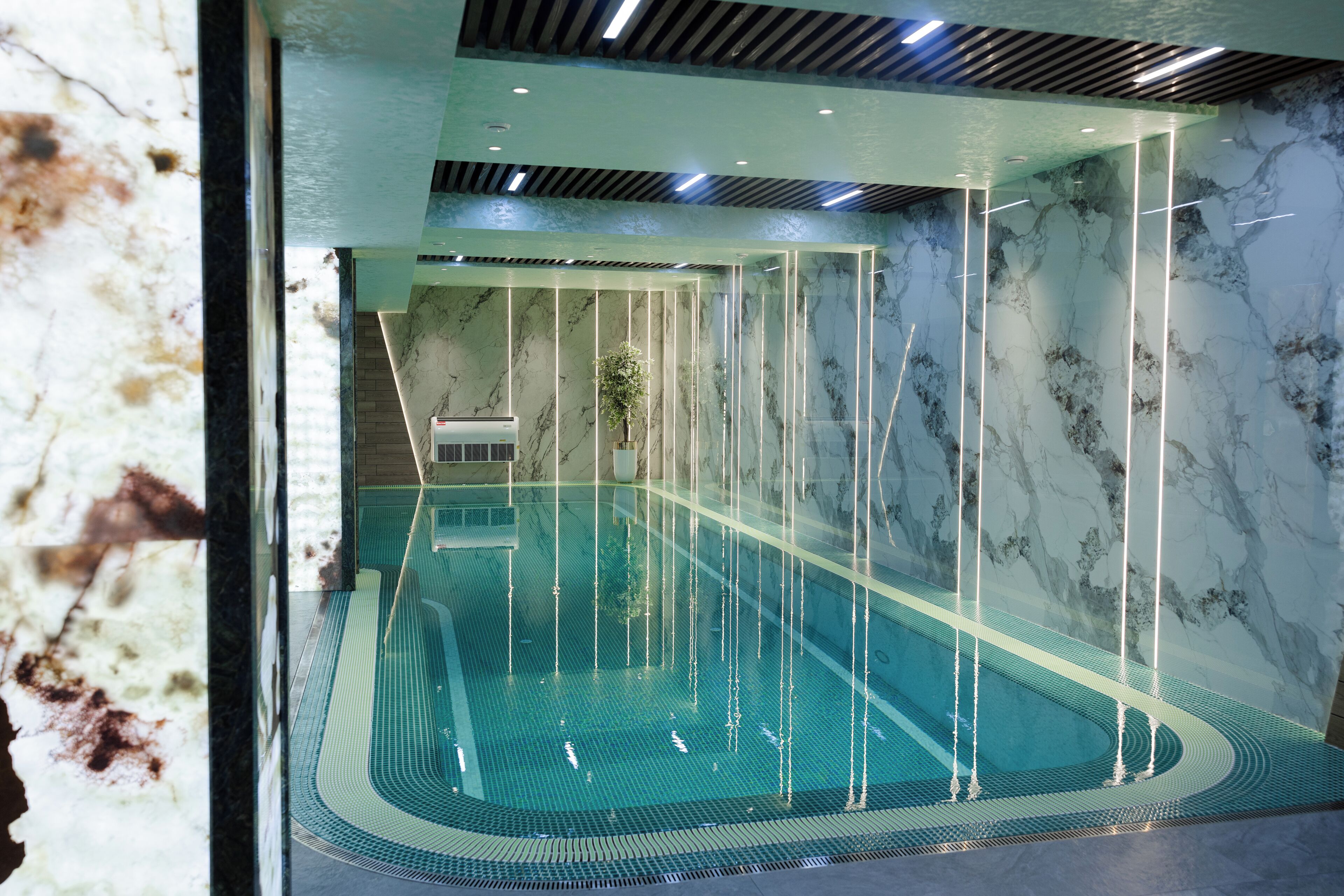 Sauna, hot tub, steam room, deep-tissue massages, massages