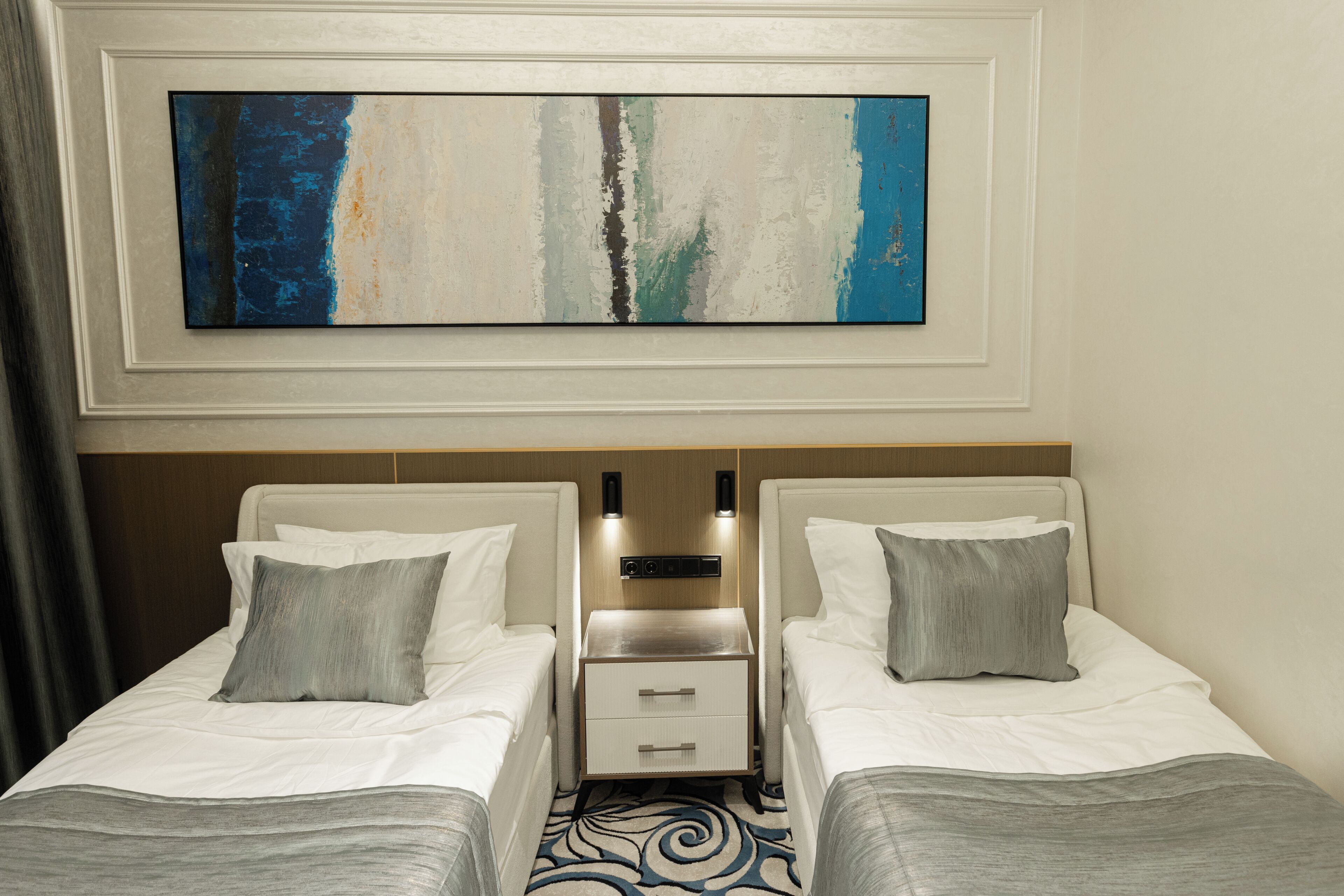 Kahden hengen huone (yksi tai kaksi sänkyä), parveke, kaupunkinäköala