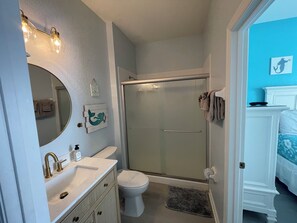 Shower, hair dryer, towels - Renovated 3 Bedroom Town Home with Pool in Windsor Hills (Kissimmee)