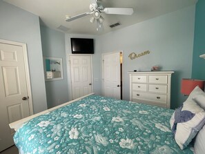 3 bedrooms, iron/ironing board, travel cot, free WiFi - Renovated 3 Bedroom Town Home with Pool in Windsor Hills (Kissimmee)