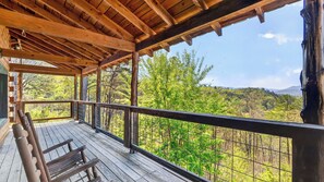 House (2 Bedrooms) | Interior - Sónyah's Cabin by Avantstay Hot Tub + Deck + Firepit + Mountain Views Mins to Downtown (Townsend)
