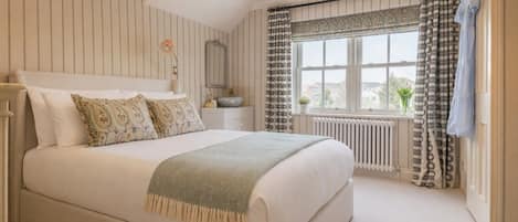 4 chambres, bureau, Wi-Fi, draps fournis