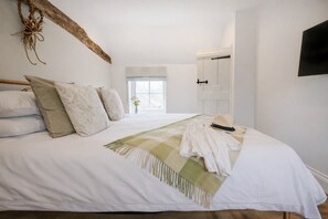 2 habitaciones, escritorio, tabla de planchar con plancha y wifi 