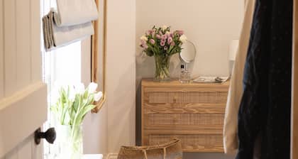 The Smithy's Cottage - a cottage that sleeps 4 guests in 2 bedrooms