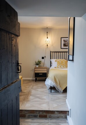 8 habitaciones, escritorio, tabla de planchar con plancha y wifi 