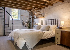 8 habitaciones, escritorio, tabla de planchar con plancha y wifi 