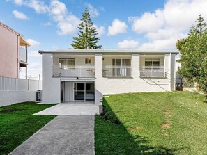 Exterior - Absolute Beachfront | Multi Living | Fire Pit (Long Beach)