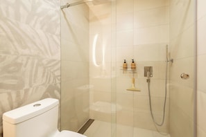 Estudio, acceso a la piscina (401) | Baño