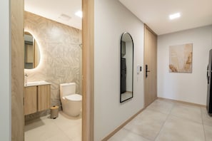 Estudio, acceso a la piscina (401) | Baño