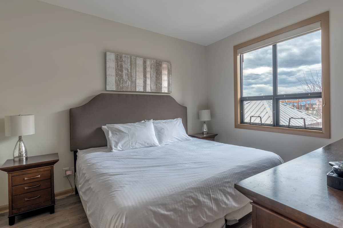 Condo Deluxe, 2 chambres, cuisine, cÎté cour intérieure | Décor unique, ameublement unique, accÚs au Wi-Fi (inclus)