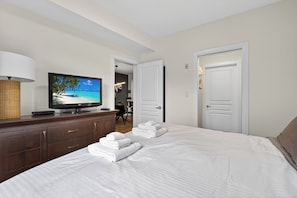 Deluxe Condo, 2 Bedrooms, Kitchen, Courtyard Area | Individually decorated, individually furnished, free WiFi, bed sheets - Playa del Sol Suite 435 (Kelowna)