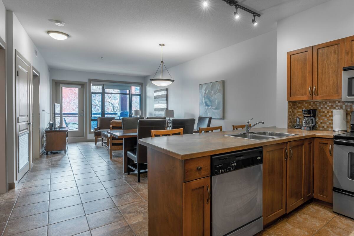 Huoneisto, keittiö, näköala uima-altaalle | Yksityinen keittiö