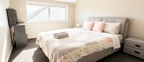 Iron/ironing board, WiFi, bed sheets