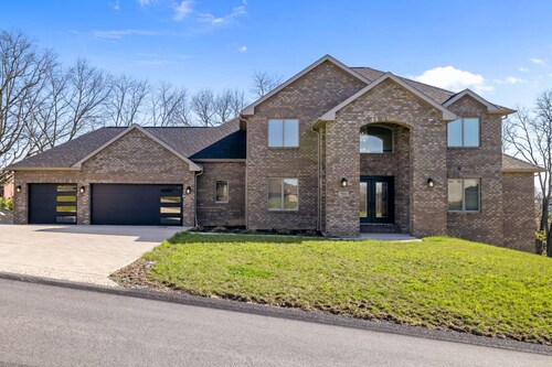 NEW | 6BR Luxury Brick Estate | Chef Kitchen + Open-Concept Design | Near Pittsburgh