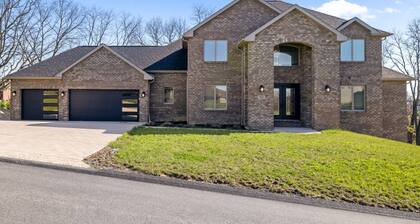 NEW | 6BR Luxury Brick Estate | Chef Kitchen + Open-Concept Design | Near Pittsburgh