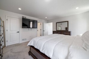6 bedrooms, iron/ironing board, WiFi