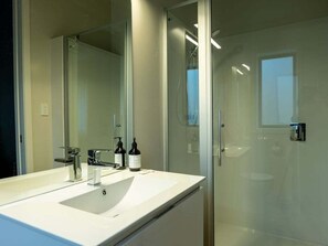 Towels, shampoo, toilet paper - Jacks Lodge - Hanmer Springs Townhouse (Hanmer Springs)