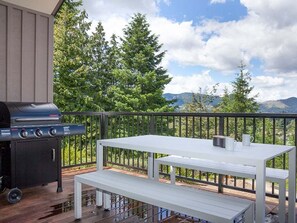 Outdoor dining - Jacks Lodge - Hanmer Springs Townhouse (Hanmer Springs)